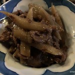 馬肉とごぼうです。