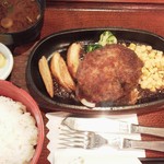 なるみ - 粗挽ハンバーグ定食９５０円（税込）