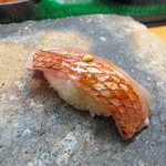 日本橋橘町　都寿司 - 金目鯛　背中側