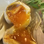 風見鶏 - 風見鶏 尾鷲 ムロアジ醤油鶏白湯らーめん（味玉付）味玉
      