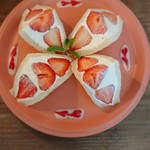 256nicom - 3月の限定サンド、「苺ブーケ」