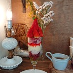 256nicom - 3月の限定パルフェ「苺の王冠」