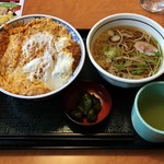 和風レストランまるまつ - カツ丼ミニそば648円(税込)