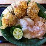 ビッシバシ温玉とり天ぶっかけ（冷） 830円