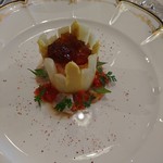 マ プール - （2018年4月　訪問）ムース、ホワイトアスパラ、天使の海老の前菜、ピモエスプレット添え。見た目にも美味しく、実際にも美味しい前菜。全体的にサッパリした味わいなのに不足が無い凝縮された旨味が好みでした。