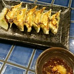 餃子工房 ギョィィィィィィン - 焼餃子（7個）290円 ※お持ち帰りは6個入り