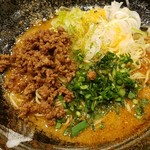 餃子工房 ギョィィィィィィン - くにまつ風汁なし担々麺700円