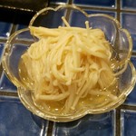 餃子工房 ギョィィィィィィン - なめたけ鬼おろし290円