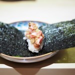 銀座 しのはら - 鮪と雲丹といぶりがっこの手巻き寿司