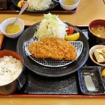 美食亭 とんかつ美豚 - ロースとんかつ定食　￥900