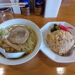 太陽 - ラーメン＋半チャーハンセット