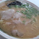 鋭いキレがあるので、後口がスッキリ。なのでまた飲みたくなるスープ。