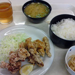 Rittoushi Yakusho Shokudou - から揚げ定食【日替わりではなく単品メニューなので￥５００でOK、日替わりより小鉢が一個少ないだけです】