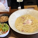 うどん大師 空海 - カルボナーラうどん+炊き込みご飯 1000円