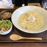 うどん大師 空海 - カルボナーラうどん+炊き込みご飯 1000円