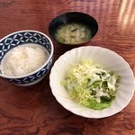 ダイニング 木戸 - サラダと味噌汁とご飯