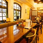 そらまめらぁめん本舗 - 当店の店内は一般的なラーメン店に比べ広々としています。また、大きなテーブル席もありますので飲み会後の〆のラーメンもそらまめにお任せください！