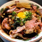 カネキッチン ヌードル - ブラック肉玉中華そば