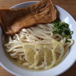 手打ちうどん ぶれーど・う - きつねうどん 冷や 450円の中盛（+100円）（2018年4月）