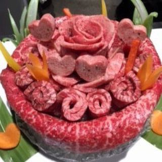 誕生日はおまかせ★肉ケーキ