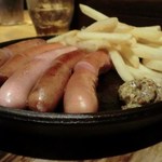 燻 - ソーセージ盛り合わせ