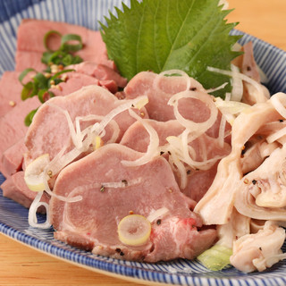 低温調理した自慢の「肉刺し」