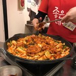 韓国居酒屋 イニョン - チーズダッカルビ調理中