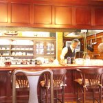 紅茶の店 ARIEL - カウンターもあります。