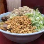 ラーメン二郎 - 小ラーメン ねぎ汁なし 玉子 ニンニク少しヤサイ半分アブラ！
      美しい・・・