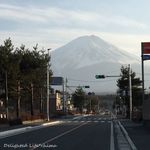 富士菓匠 金多留満 - 店先から眺める富士山