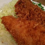 とんかつ 新宿さぼてん - チキンカツ（手前）とアグーロースカツ（奥）