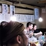 Motsuyaki Ucchan Shinjuku Omoide Yokochou - こんな日本そのもので飲むなってばよ（笑い）