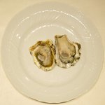 La Brianza - ランチコース 3000円 の広島県産かなわ水産の生牡蠣(2ピース)