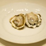 La Brianza - ランチコース 3000円 の広島県産かなわ水産の生牡蠣(2ピース)
