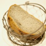 la Brianza - ランチコース 3000円 の黒胡麻のパン