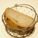 la Brianza - ランチコース 3000円 の黒胡麻のパン