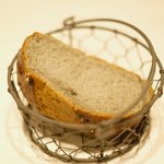 La Brianza - ランチコース 3000円 の黒胡麻のパン