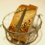 La Brianza - ランチコース 3000円 の黒胡麻のパン