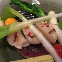 カーサ M - 北海道産ホタテ貝柱の炭火炙りと旬野菜のサラダ仕立て