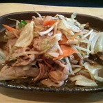 ハルコロ - （６月再訪のもの）　本日の日替わり、「肉やさい炒め」６５０円ですね。