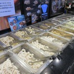 두끼  - 先ずは鍋の材料をビュッフェスタイルでテーブルに運びます。
      