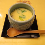 味処 大丸 - 出汁が効いてます、具は鶏、海老、竹輪、椎茸、蒲鉾など