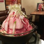 炭火焼肉・にくなべ屋 神戸びいどろ - 赤鍋