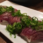 炭火焼肉・にくなべ屋 神戸びいどろ - 肉寿司