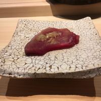鮨 なんば 日比谷 - 鹿児島 釣り鰹 玉葱のソース
                