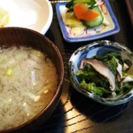 Sawarabi - 漬け物と菜の花の煮物