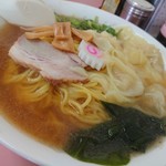下総屋 - ワンタン麺(大盛/680円)