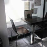 カフェラッテ - イートインスペースでゆっくり楽しめます。