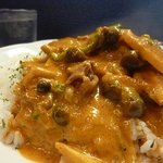 カルダモン． - 赤唐辛子のタイ風レッドカレー