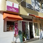 8352418 - ゆいレール「見栄橋駅」より徒歩約5分。国際通り方向左側沿いにあります。